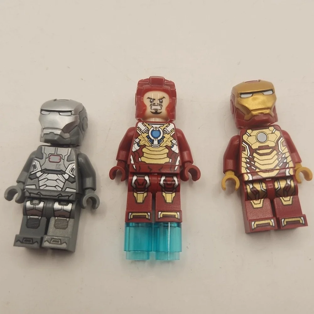 LEGO Minifigures Marvel Comics - 2 Iron Man and Iron Man War Machine